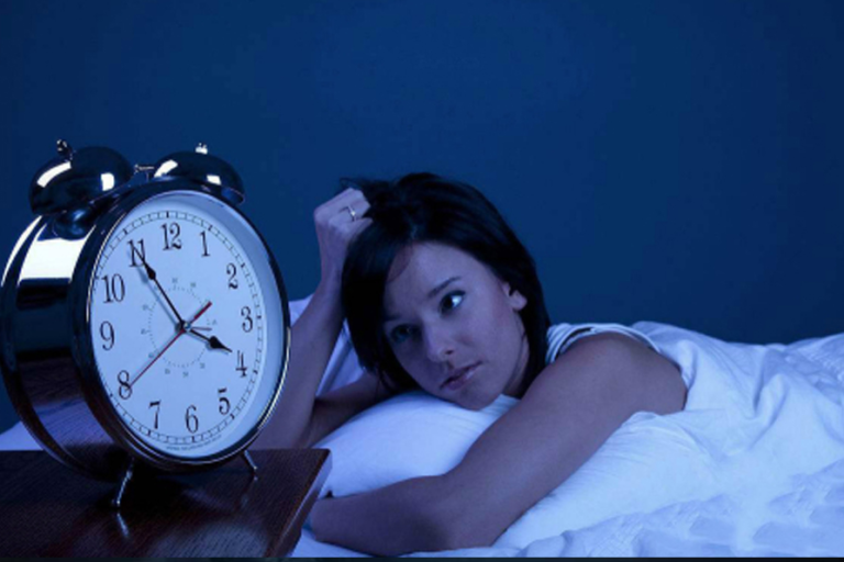 夜中に目が覚めた後のワンアクションで眠りにくくなる